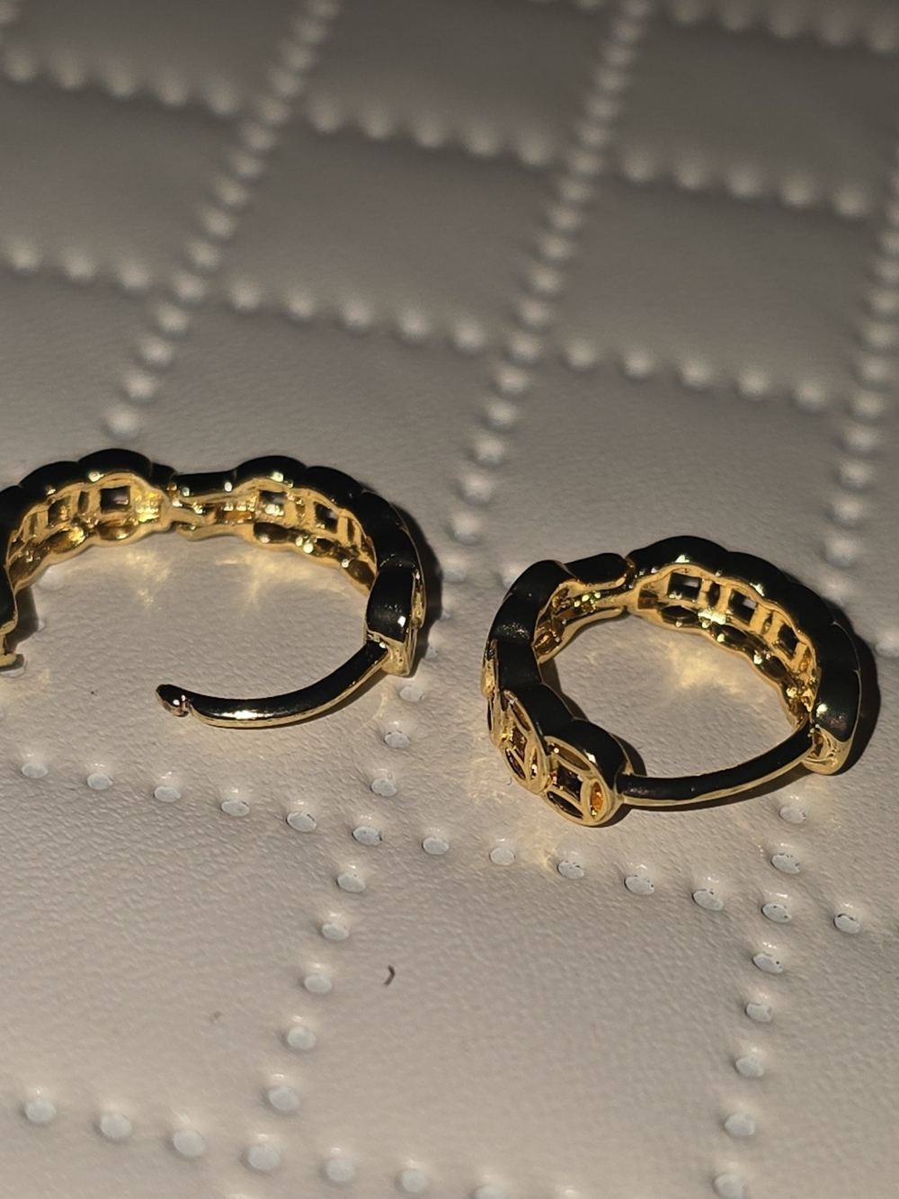 NWOT 18K Gold Plated Stainless Steel Chinese Coin Huggie Hoop Earrings - Picture 9 of 10